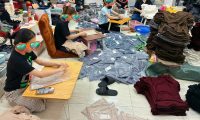 Tuyển nhân viên chốt đơn, gắn tem mác sản phẩm